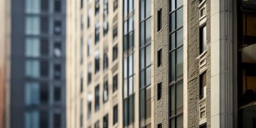 为什么房租便宜物业费却高？